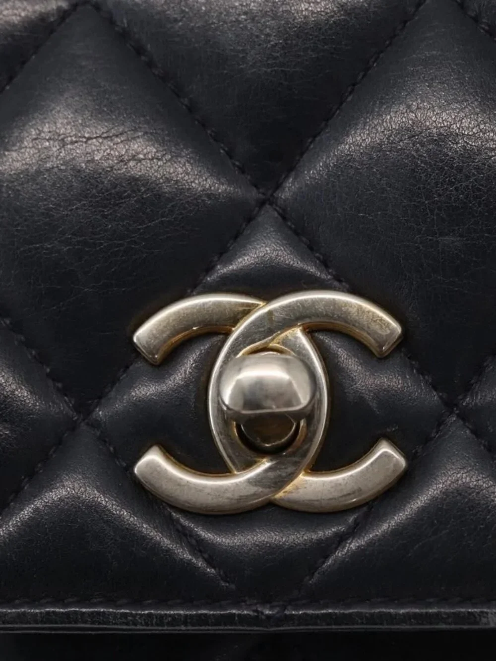 CHANEL Matelasse Chain Shoulder Bag Lamb Skin Navy Gold CC Auth 156505